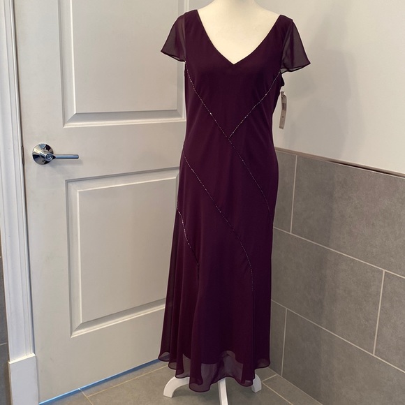 ❤️3/$30: Evan-Picone Maroon Dress.  Never worn and tag still on it. - Picture 2 of 7